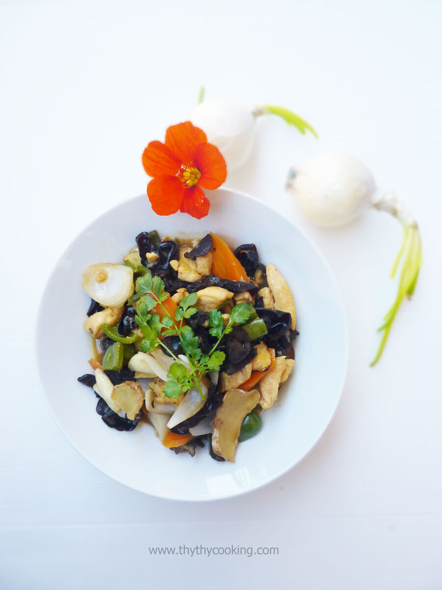 POLLO IN PADELLA CON FUNGHI E VERDURE