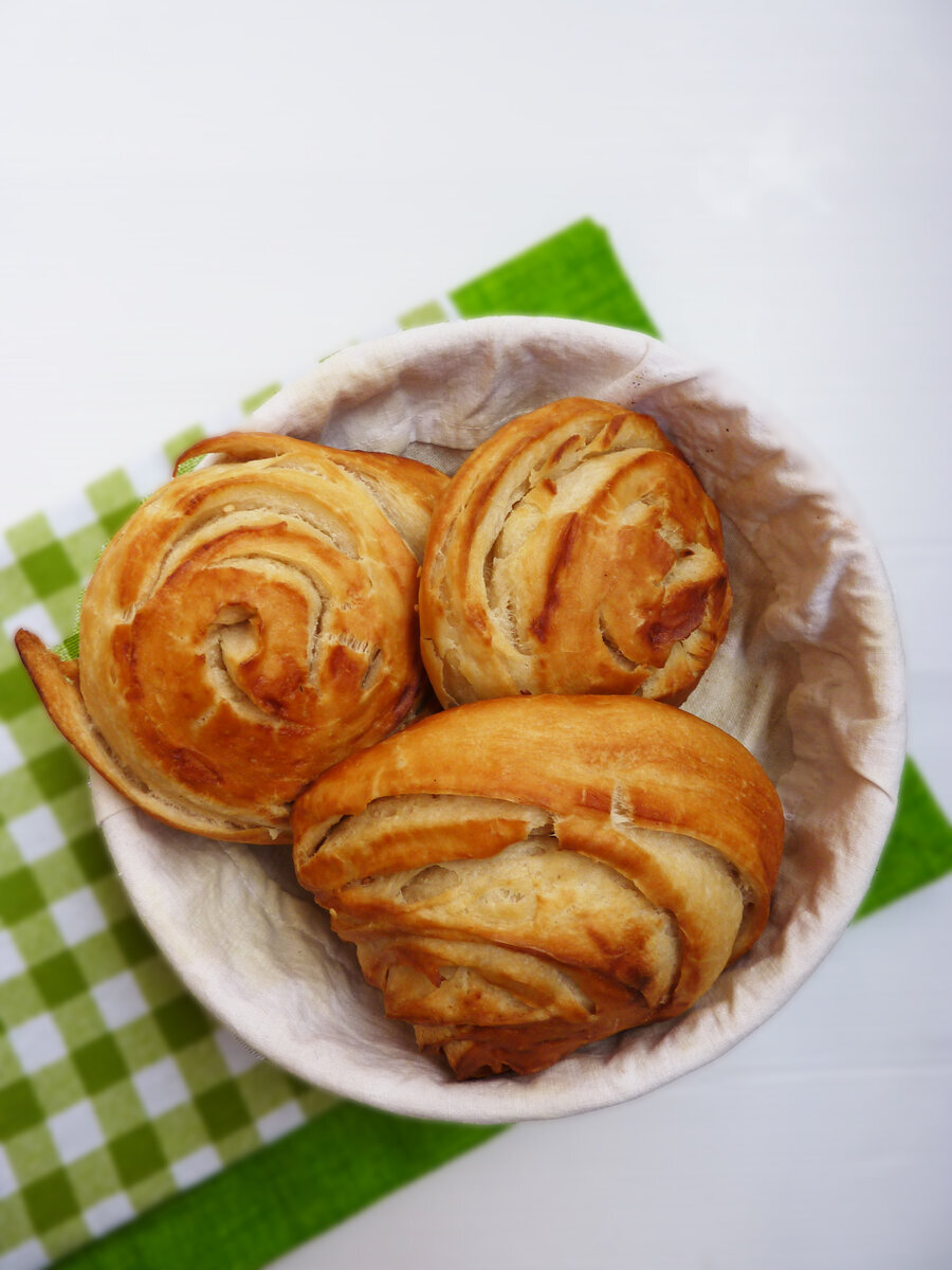 TORN-APART BREAD ROLL WITH BUTTER