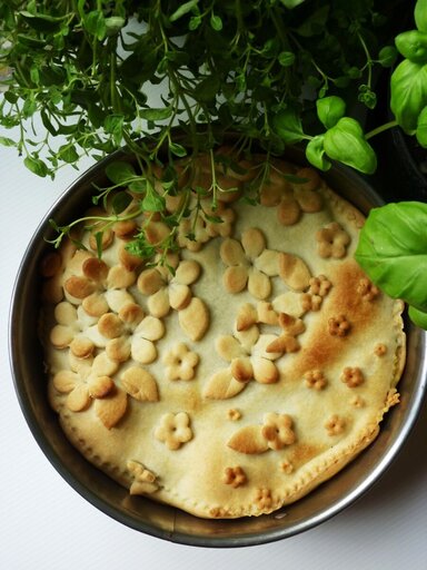 PASQUALINA, THE TRADITIONAL ITALIAN SAVORY EASTER PIE