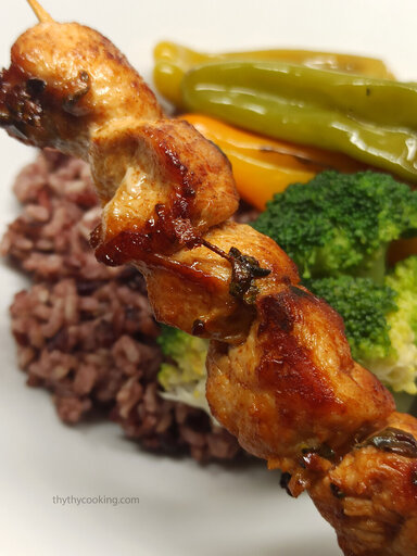 GREEK-STYLE CHICKEN SKEWERS  