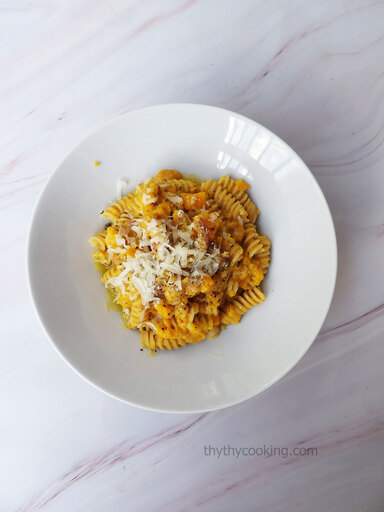 PASTA CON SUGO DI ZUCCA