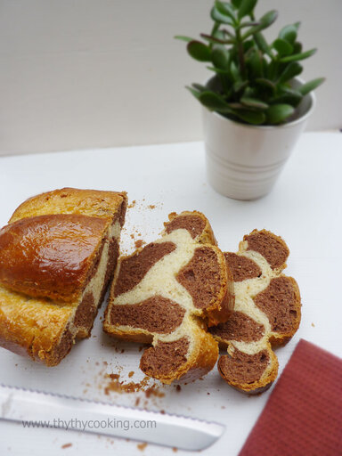 TWO-TONE CHOCOLATE DAISY BREAD