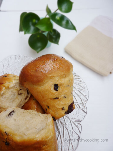 SOFT AND SUPER MOIST RAISIN-FILLED SWEET BREAD