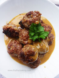 MEATBALLS WITH GRAVY SAUCE